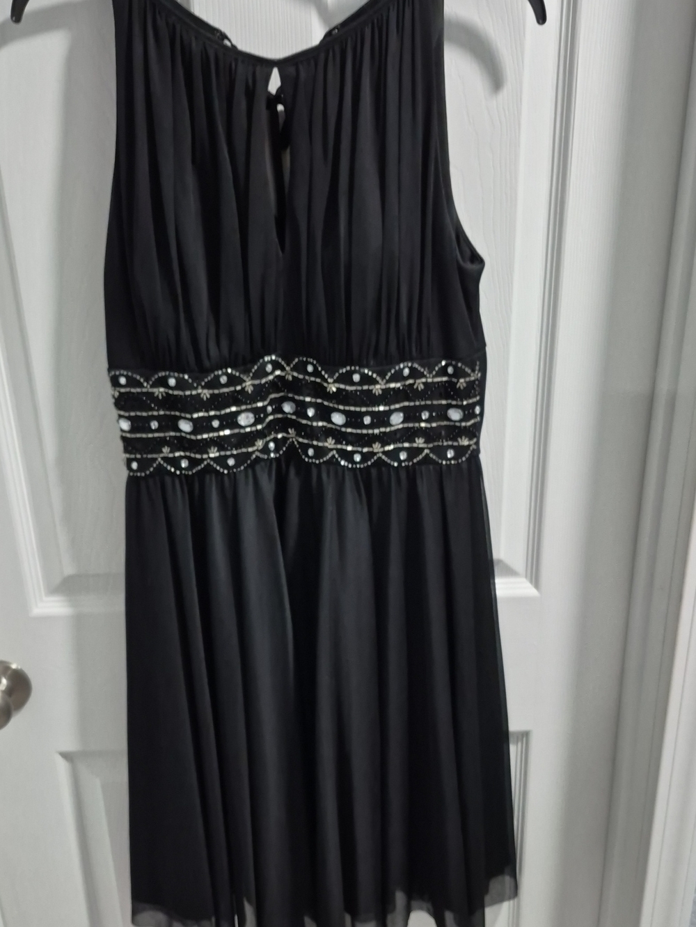 Jessica Howard Black Sleeveless Prom Dress with Beaded Waist